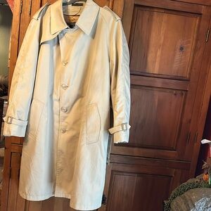 Misty Harbor trench coat . Size 42 Reg
